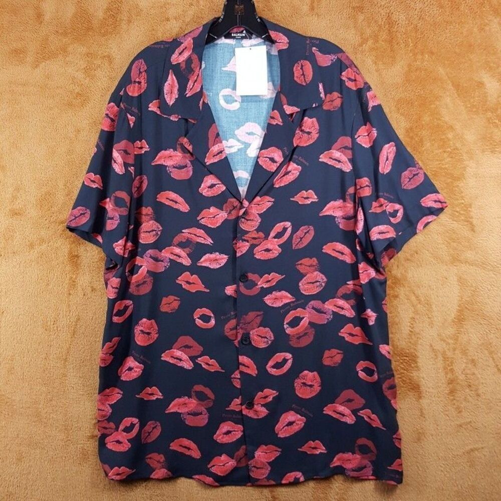 BALMAIN Shirt Mens Size 48 Black Button Up Short Sleeve Kiss All Over Logo $990
